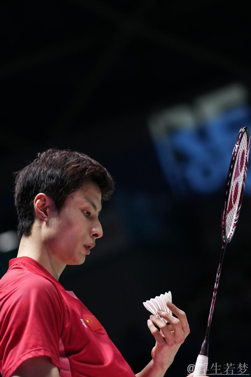 石宇奇直落两局战胜周天成,闯入中国羽毛球公开赛男单决赛 石宇奇直落两局战胜周天成,闯入中国羽毛球公开赛男单决赛